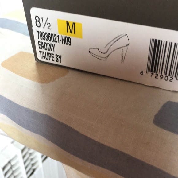 Shoes - Picture 4 of 5